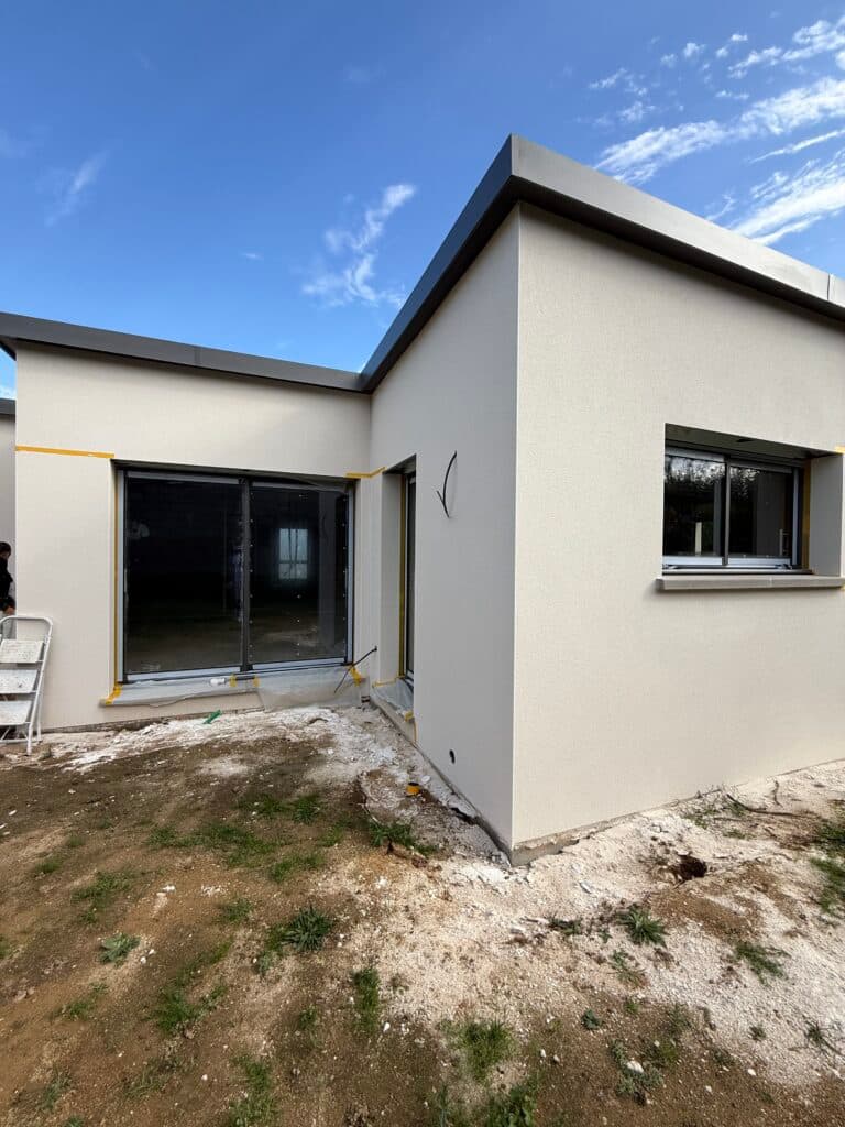 Façade photographiée pendant un chantier de ravalement